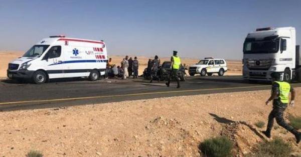وفاة و 21 إصابة بحادث تصادم مروع على الطريق الصحراوي 