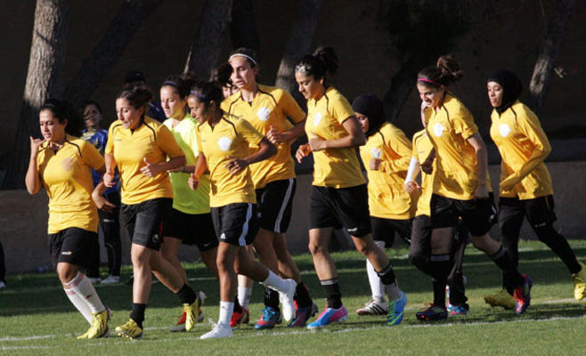 تواصل الغيابات المؤثرة عن تدريبات منتخب الكرة النسوي