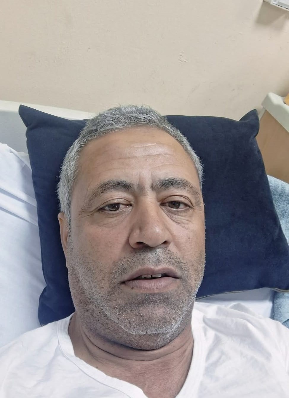 صالح الفلاحات يجري عملية جراحية ناجحة في الخدمات الطبية الملكية
