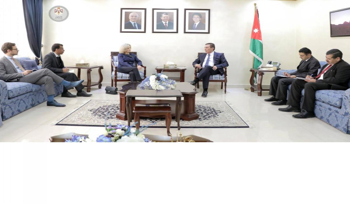 الطراونة يلتقي رئيس خارجية الجمعية الوطنية الفرنسية
