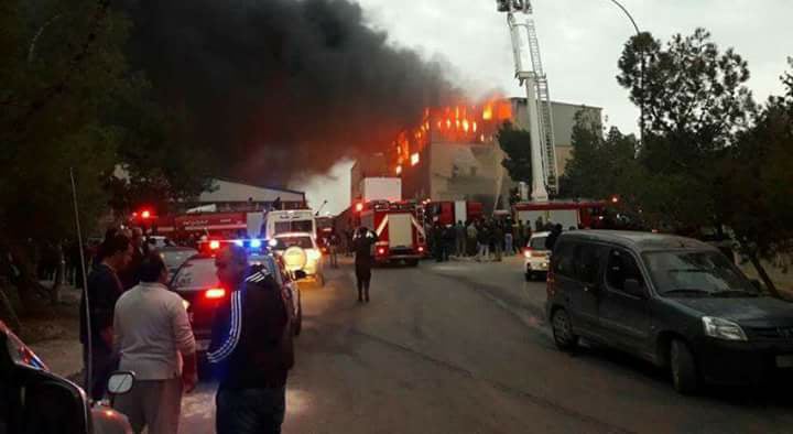 حريق كبير داخل مستوع بلاستيك في سحاب 