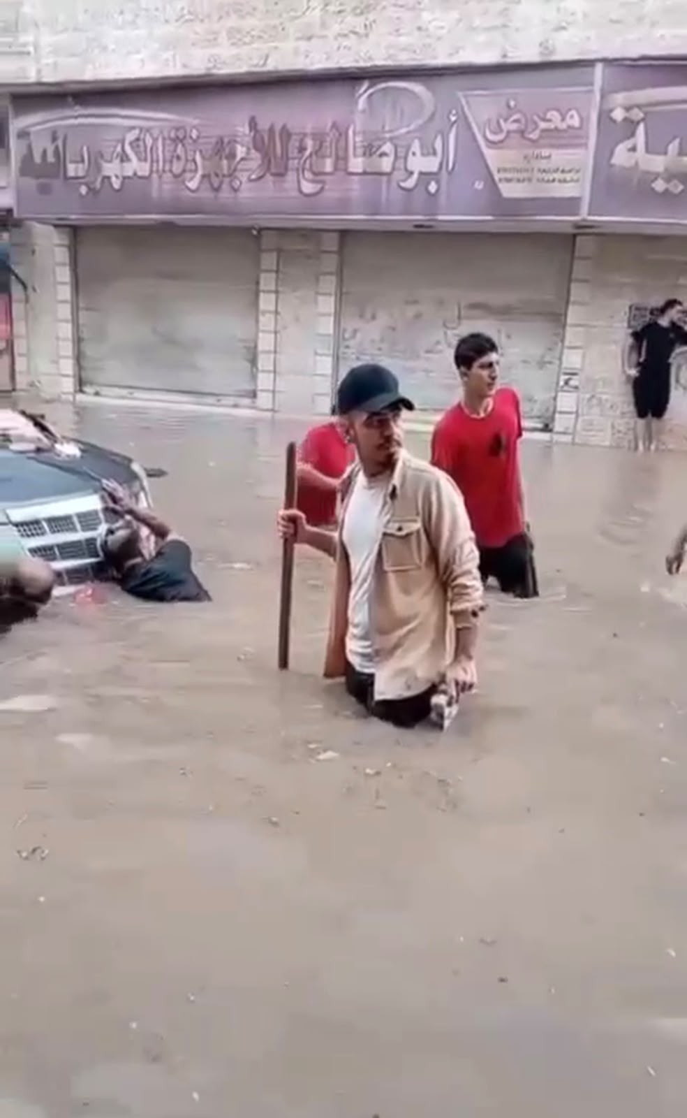فيديوهات صادمة من الرمثا ..  السيول تغرق الشوارع مع أول شتوة وسط ضعف التصريف .. فيديو
