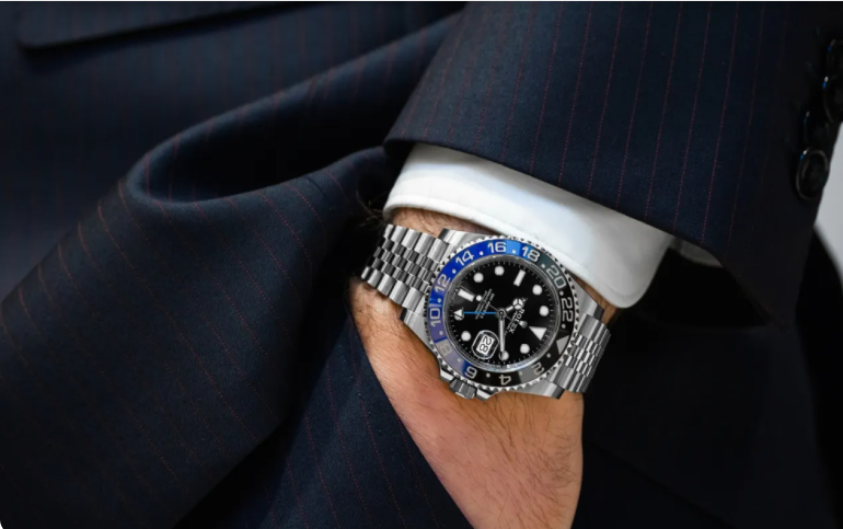 الإمارات تتصدر عربياً واردات الساعات السويسرية