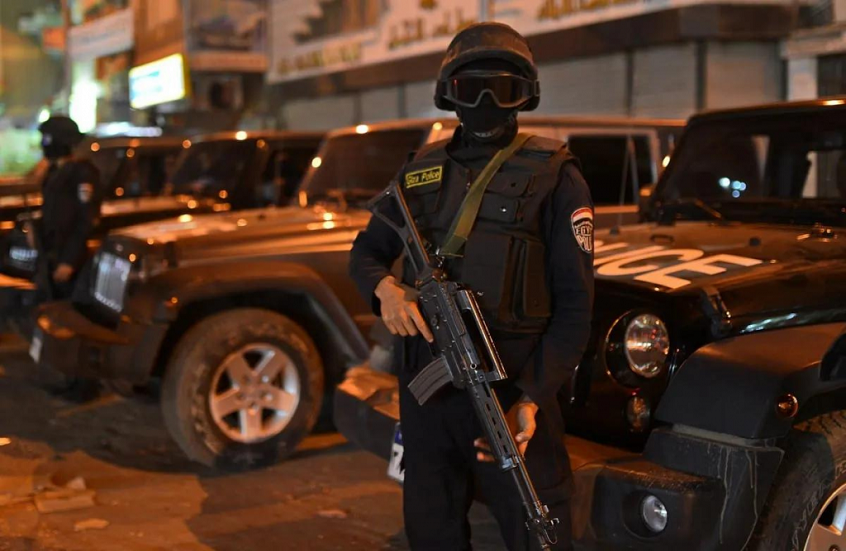 5 جثامين وأسلحة نارية ..  الشرطة المصرية تقضي على بؤرة فتوات الشيخ زايد