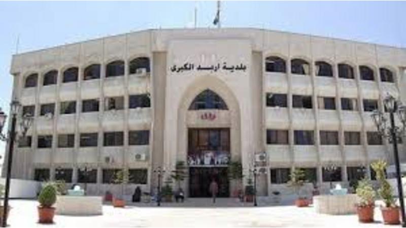 بلدية إربد الكبرى تستنكر الاعتداء على أحد كوادرها أثناء تأدية واجبه في تقاطع الثقافة 
