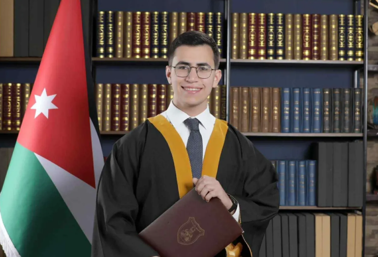 الطبيب زيد مهند جرار ..  مبارك التخرج من كلية الطب بمعدل 4.0