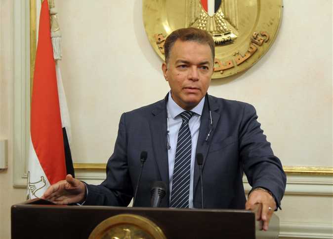 وزير النقل المصري يتقدم باستقالته بعد حادثة القطار 