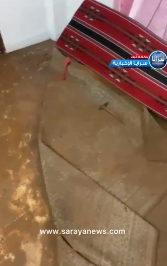 بالفيديو .. مواطن يناشد عبر "سرايا" بعد مداهمة الأمطار لشقته