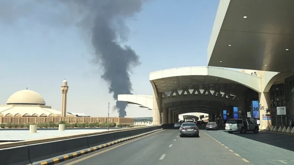 رويترز: تصاعد دخان قرب مطار الرياض بالسعودية
