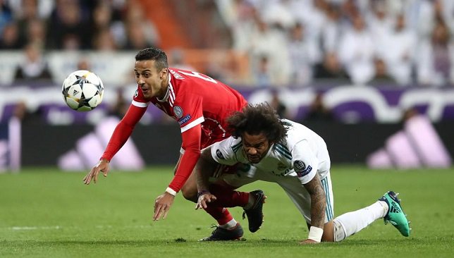 لماذا لا يريد برشلونة استعادة تياجو ألكانتارا ؟