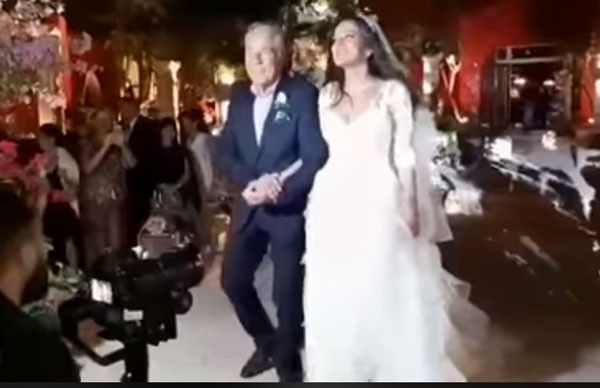 بالفيديو ..  مصطفى فهمي يحتفل بزفاف ابنته دينا