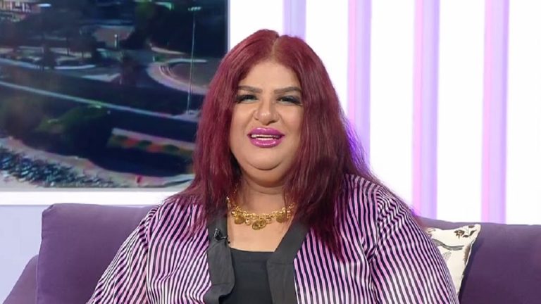بالفيديو  ..  الفنانة الكويتية سعاد سلمان تبكي بعد إحراجها على الهواء لهذا السبب 