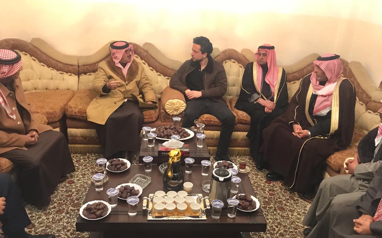 ولي العهد في القويرة لتقديم واجب العزاء بالشيخ حسين عودة النجادات  .. فيديو وصور 