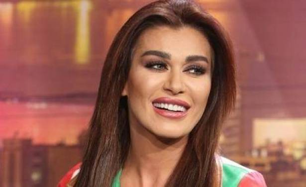 بعد تغريدة "لاذعة" ..  نادين الراسي تعتذر من الشعب السوري