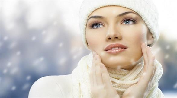عوامل وأسباب الشعور بجفاف البشرة في الشتاء