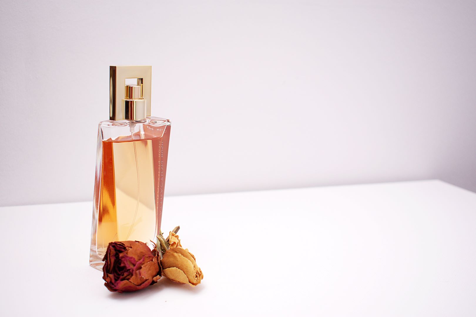 تفسير حلم العطر في منام المطلقة