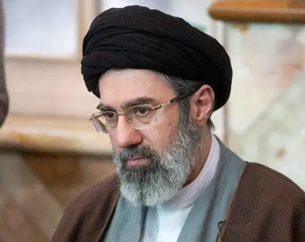 مسؤول "إسرائيلي": نتابع اختفاء مجتبى خامنئي ولا يقين أنه حي