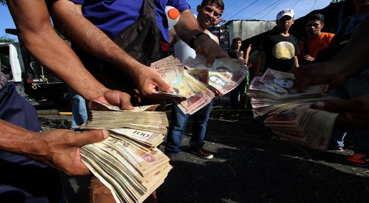 فنزويلا ترفع الحد الأدنى للأجور ثلاثة أضعاف