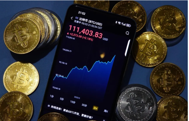 طيران الإمارات تخطط لقبول العملات المشفرة وسيلة لدفع تذاكرها