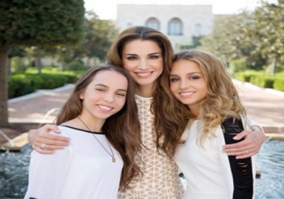 الملكة رانيا العبد الله في عيد الأم: نحبها لملايين الأسباب (فيديو)