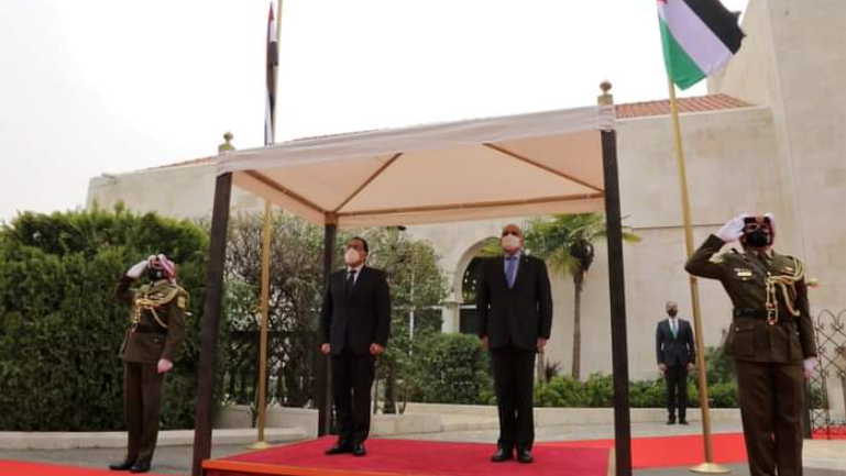 الخصاونة يستقبل نظيره المصري