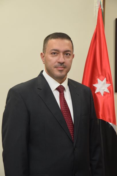 بالفيديو  .. طبيب أردني يتوجه إلى غزة لغاية إصلاح جهاز الرنين الوحيد هناك