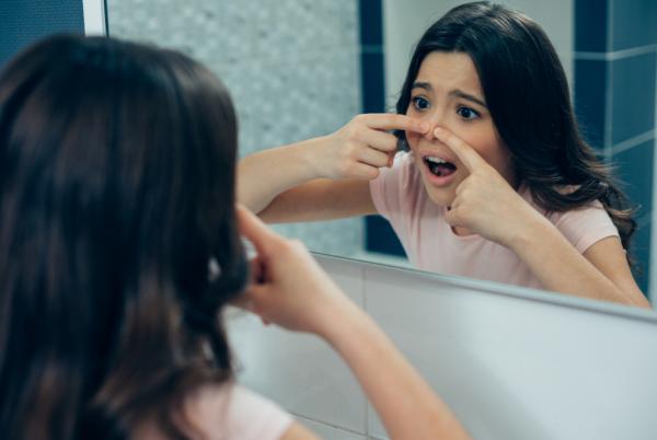 أسباب البثور داخل الأنف وكيف يجب التعامل معها؟