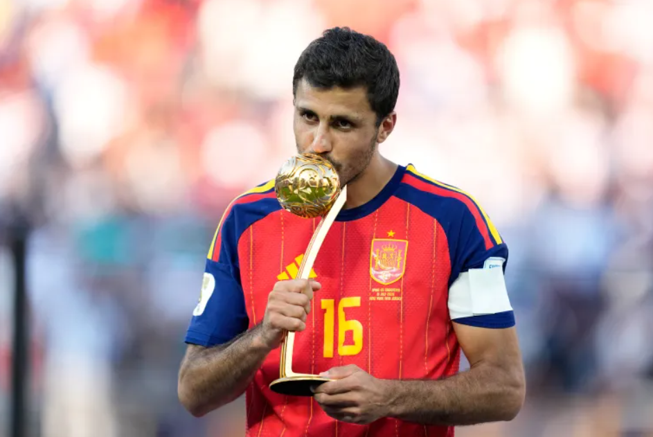 وسم "رودري" يتصدر منصات التواصل بعد تتويجه بجائزة أفضل لاعب في كأس العالم 2026