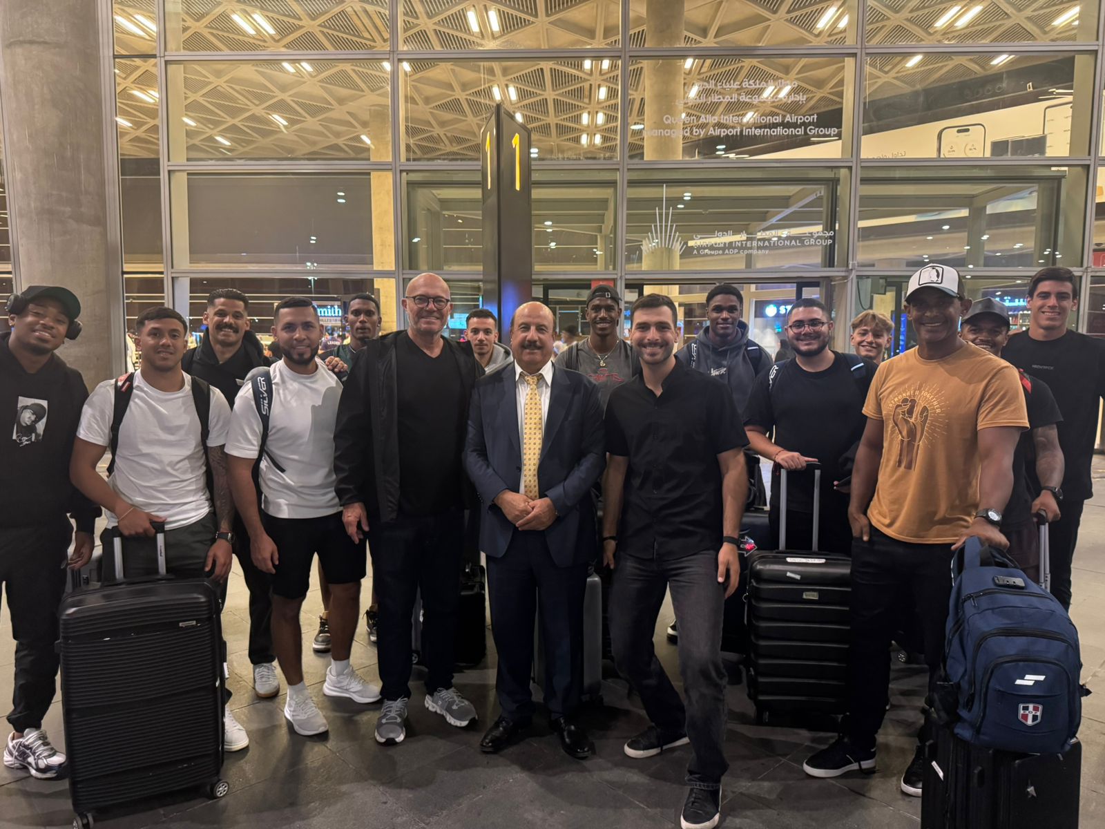 القنصل الفخري للدومينيكان حمدان زريقات يستقبل بعثة المنتخب الدومينيكاني في عمّان لملاقاة "النشامى" وديًا