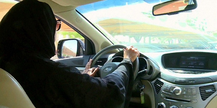 قيادة المرأة السعودية للسيارة أمام “الشورى” ..  هل يُحسم الجدل؟