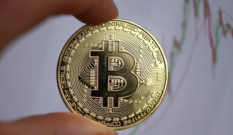 (بتكوين) تحوم قرب 78 ألف دولار