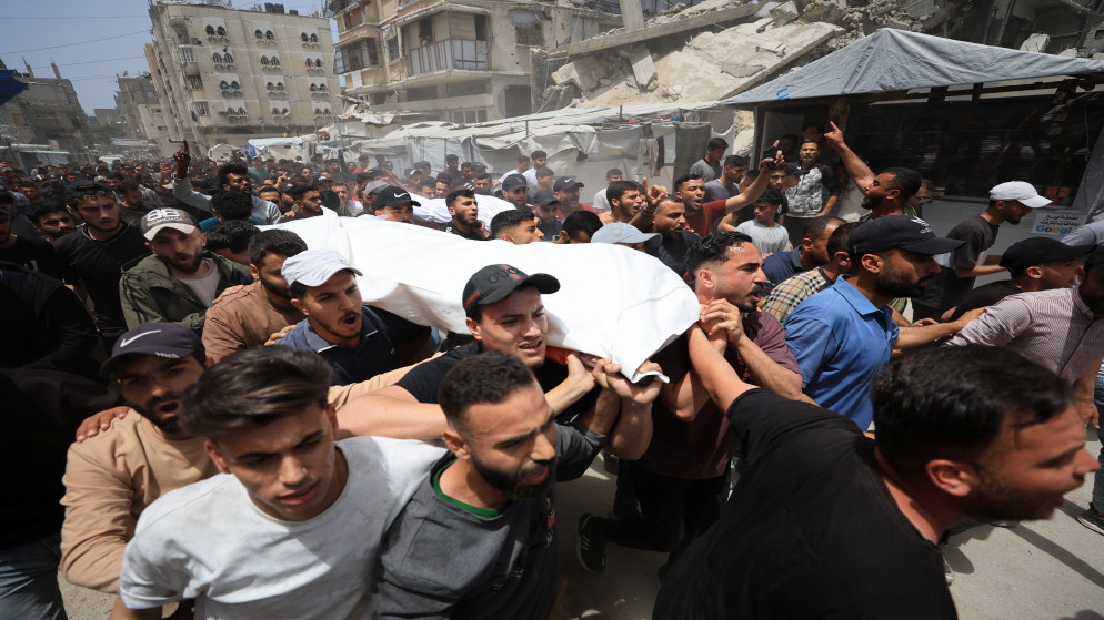 3 شهداء ومصابون بقصف للاحتلال على دير البلح في قطاع غزة