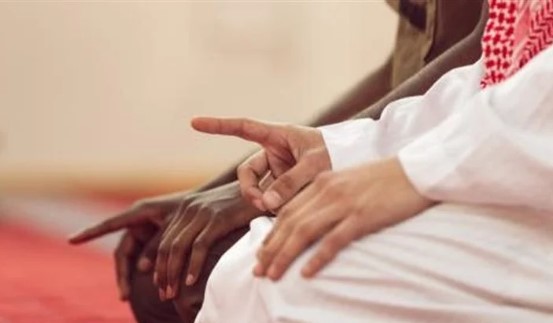 تفسير حلم التشهد في المنام وعلاقته بالابتعاد عن ارتكاب الذنوب وقبول التوبة
