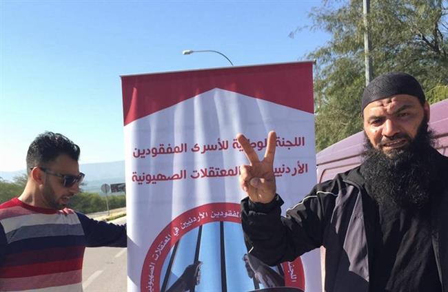 بالصور  ..  الأسير أبو زهرة يصل الأردن بعد 14 عاما في سجون الاحتلال