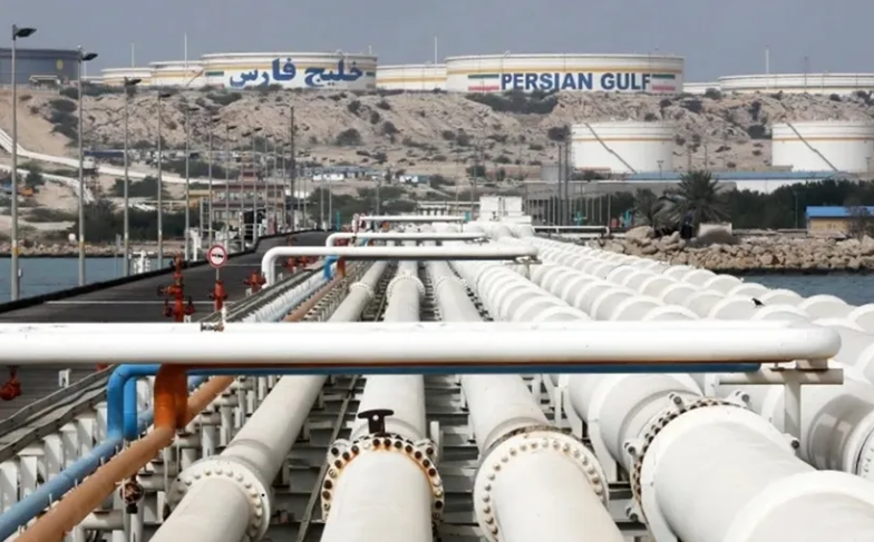 بوليتيكو: ترمب يستعد للاستيلاء على جزيرة خارك ..  إليكم ما قد يحدث لاحقا