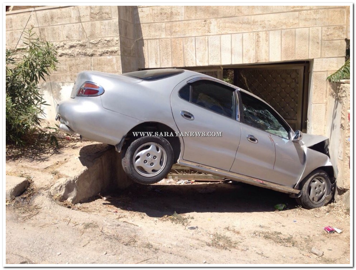 الزرقاء: إصابة(3) فتيات بحادث تدهور مركبتهم واصطدامها بحائط منزل