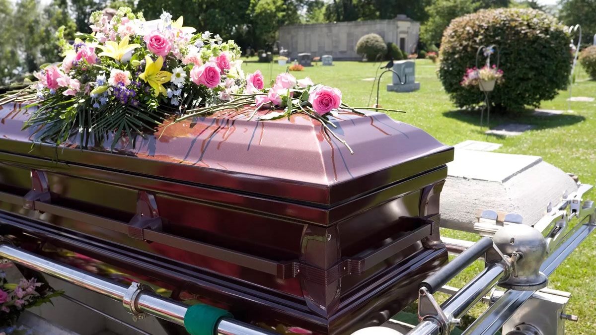 امرأة إسبانية تكتب نعيها قبل وفاتها وتمنع أقرباء لها من حضور جنازتها