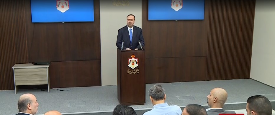 المومني: سيتم قياس اثر قرار ضريبة سيارات الكهرباء بعد فترة من الزمن 