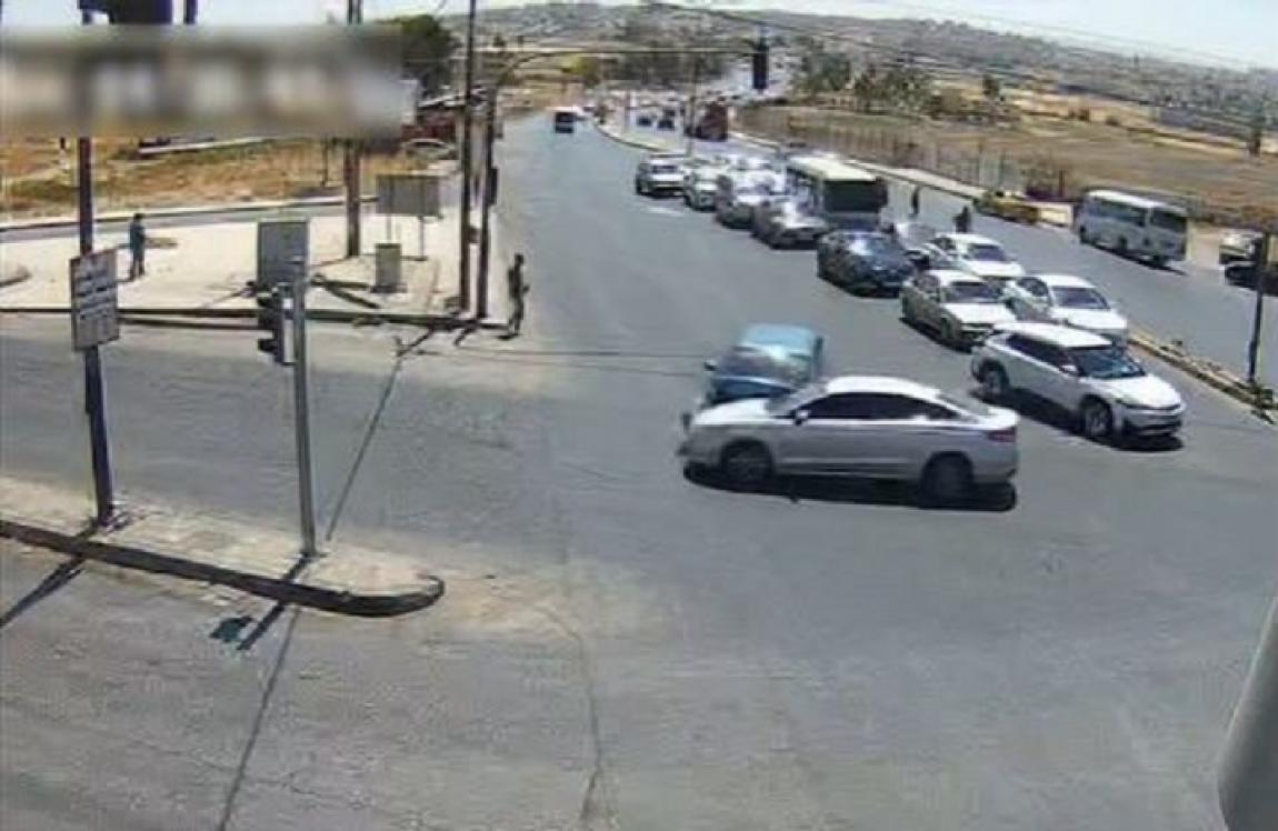 السير: 153 حادثاً مرورياً بسبب قطع الإشارة حمراء في 2025
