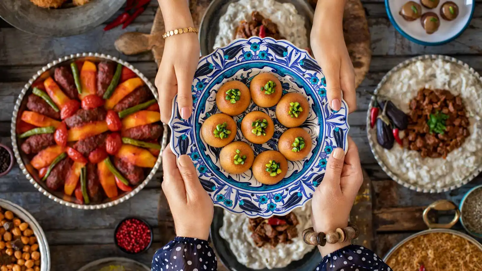 عائلة تركية تحفظ سر صنع حلاوة رمضان منذ 7 عقود 