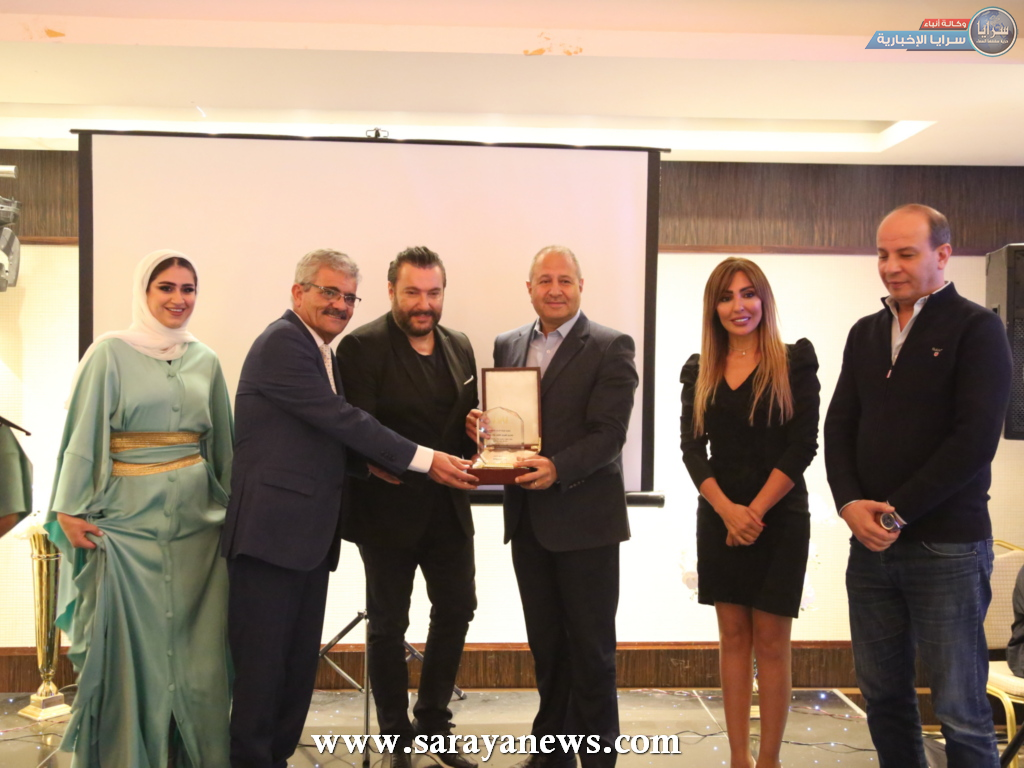 بالصور  ..  حفل إطلاق زيت لمعالجة نمو الشعر لدى مرضى السرطان 