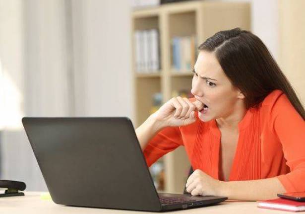 تجسست على بريده الالكتروني واكتشفت خيانته ..  قرار المحكمة سيفاجئك!