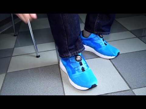 بالفيديو ..  ابتكار علمي جديد  ..  كيف تشحن بطارية هاتفك من خلال الحذاء ؟
