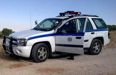 "الأمن" يحقق بضرب أفراد دورية أمنية لشاب