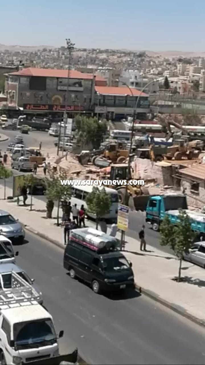  بالصور  ..  حملة لإزالة الاكشاك المخالفة على دوار حي معصوم 
