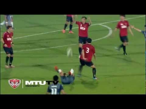 طريقة غريبة لتنفيذ ركلة حرة بالدوري التايلاندي