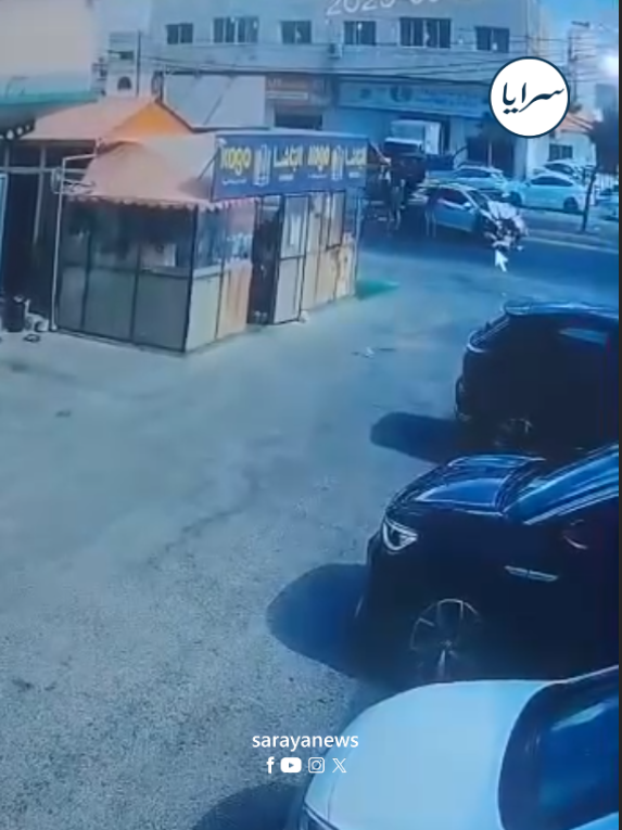 اصابة شخص بحادث تصادم مروع على إشارة بردى في إربد  ..  فيديو 