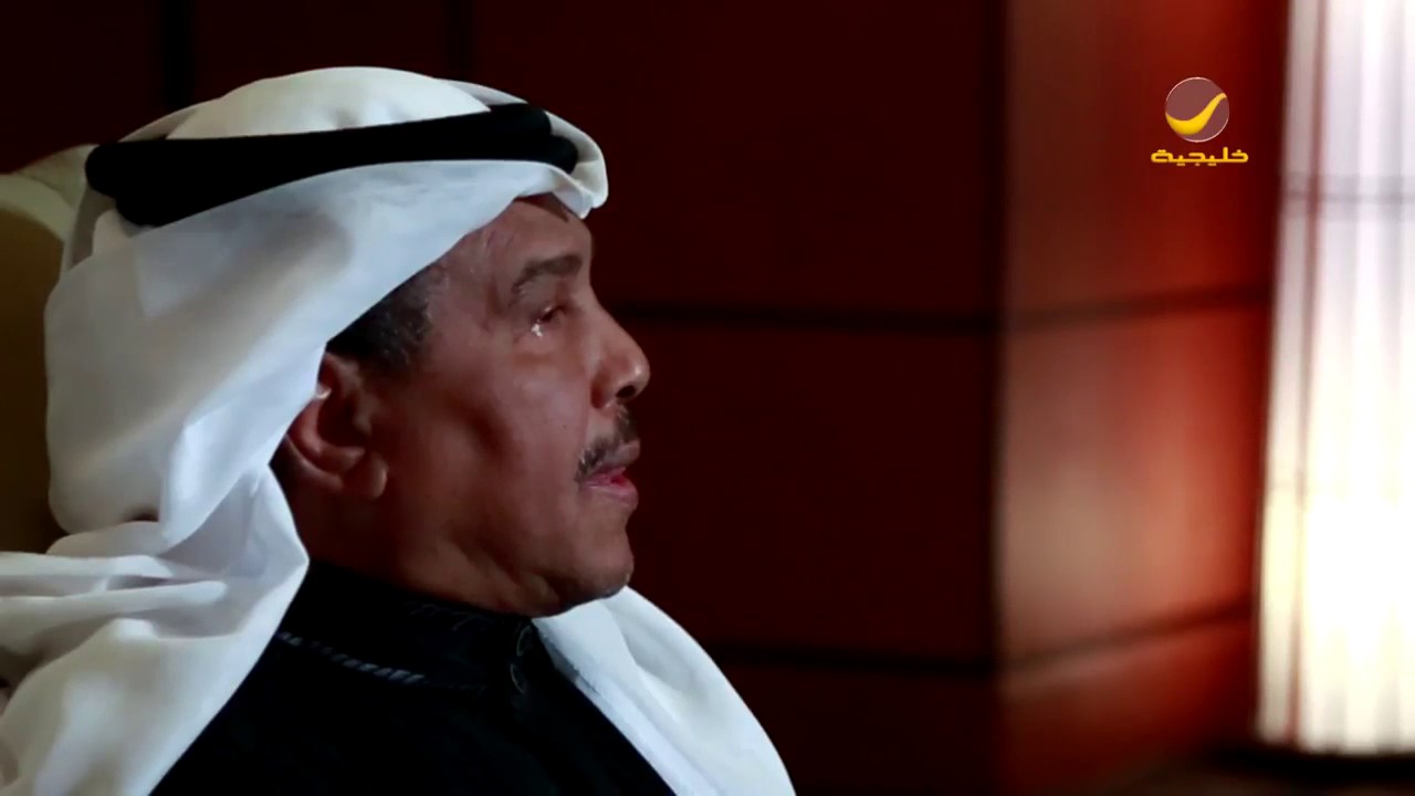 بالفيديو : لماذا تجنب محمد عبده المشي في مقدمة جنازة أمه؟