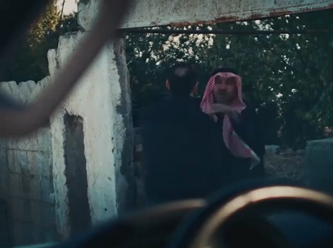 بالفيديو ..  شاهد كرم أهالي الكرك بعد ان ضل كادر قناة الجزيرة الطريق 