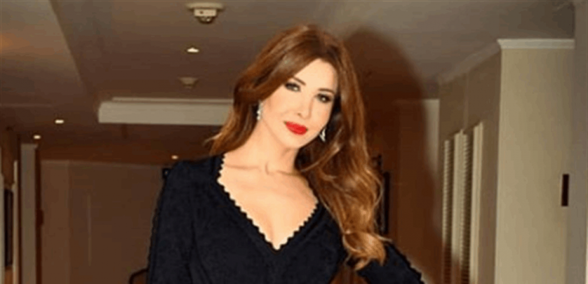 اقترب منها وحضنها ..  نانسي عجرم ترفض قبلة من معجب:"أنا ما بحب البوس"!